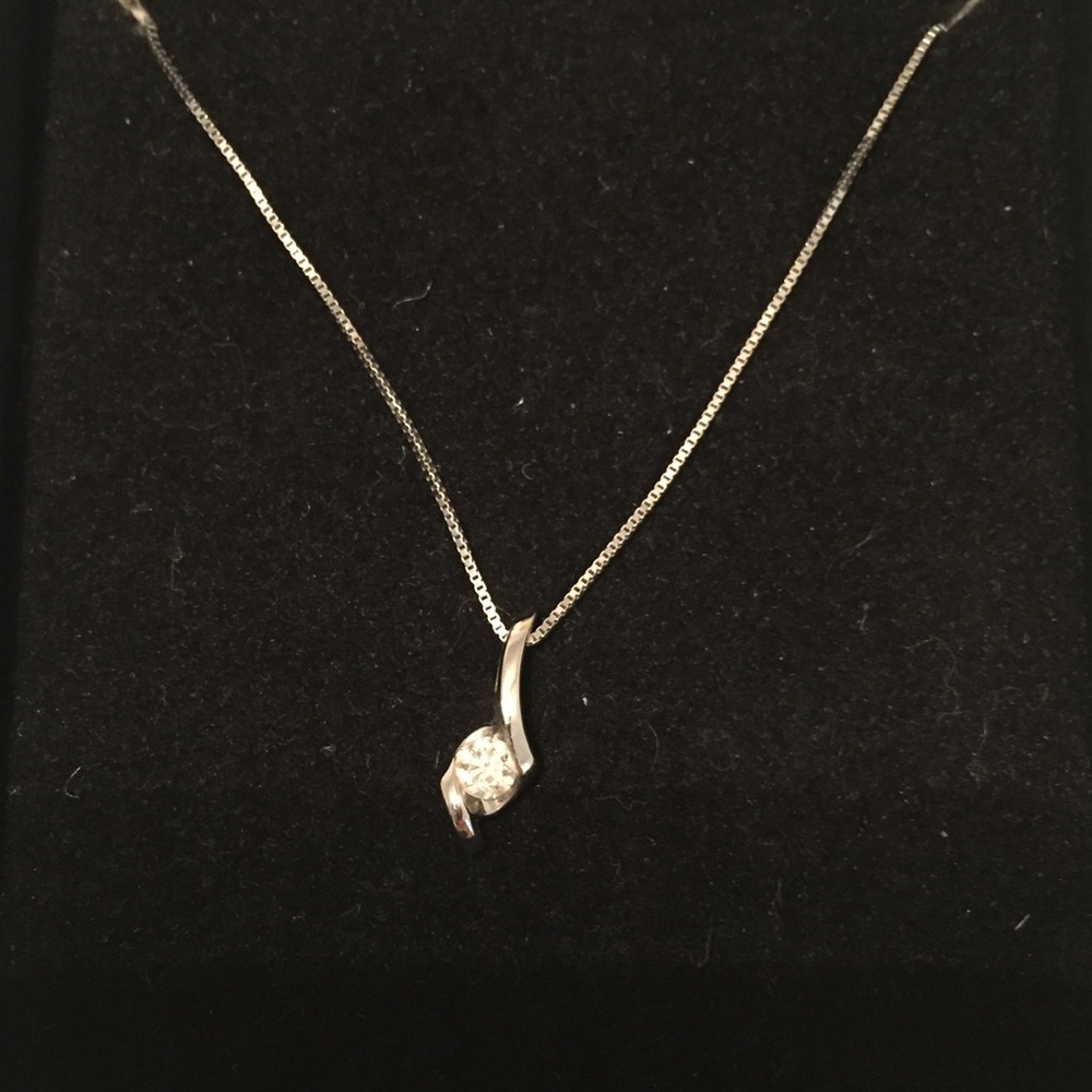 Gordon’s diamond necklace